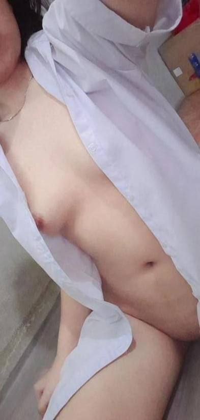 Em hàng xóm có sở thích thả rông hàng họ